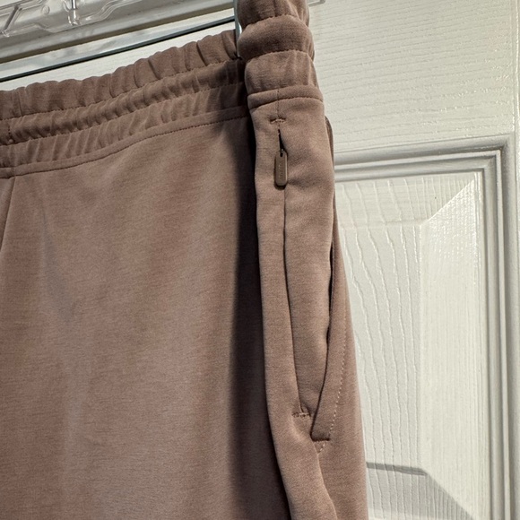 Athleta Seasoft Mid Rise Straight Crop EUC Size Large Inseam 25” - Picture 8 of 8